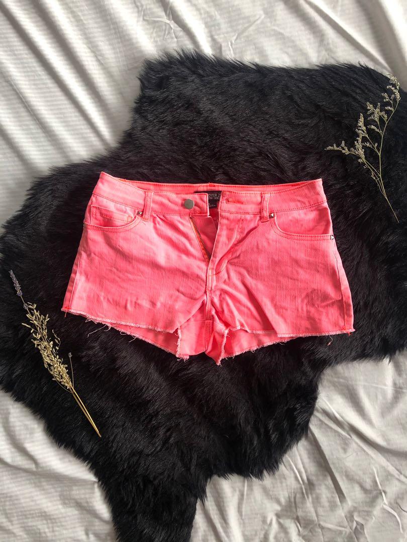 Forever 21 Denim Shorts (Category: Shorts) located in Quezon City. Submitted by monmonmon13 (Listing ID 1075117347, Image 1). Description: Forever 21 Denim Shorts Bright neon pink With front and back pockets Zipper functioning well In mint condition. No damages or stains. Size 25 / EU 34 / Extra Small Preloved ❤️ Newly-laundered for your safety 🥰.