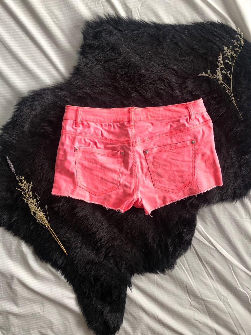 Forever 21 Denim Shorts (Category: Shorts) located in Quezon City. Submitted by monmonmon13 (Listing ID 1075117347, Image 2). Description: Forever 21 Denim Shorts Bright neon pink With front and back pockets Zipper functioning well In mint condition. No damages or stains. Size 25 / EU 34 / Extra Small Preloved ❤️ Newly-laundered for your safety 🥰.
