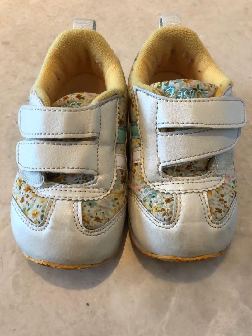 Girls shoes 13.5cm