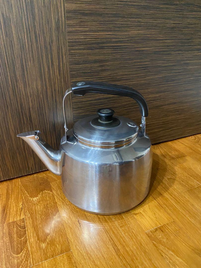 Stainless steel kettle, Furniture & Home Living, Kitchenware