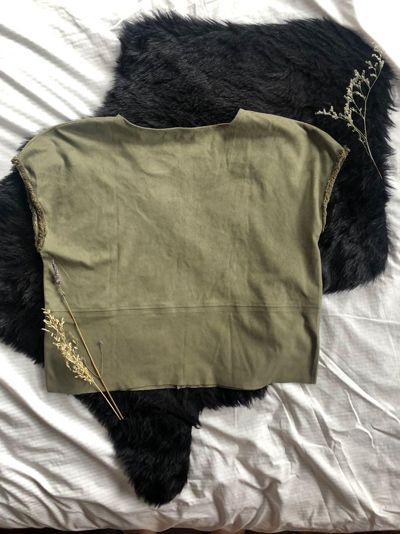 Mango moss green top (Category: Others Tops) located in Quezon City. Submitted by monmonmon13 (Listing ID 1075121572, Image 2). Description: Mango (MNG Suit) moss green top Fleece-like fabric In mint condition. No damages or stains. Size: US 6 / UK 10 / Medium Preloved ❤️ Newly-laundered for your safety 🥰 .