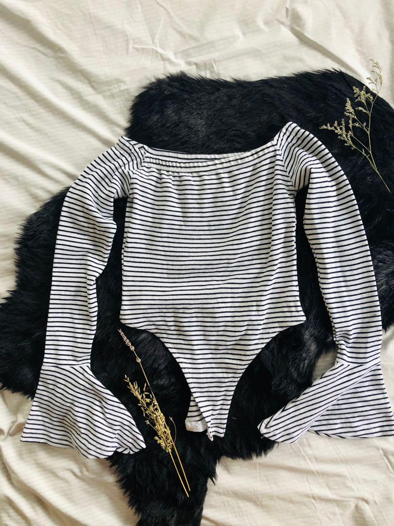 Missguided longsleeves striped top (Category: Longsleeves) located in Quezon City. Submitted by monmonmon13 (Listing ID 1075146951, Image 3). Description: Missguided long sleeves striped top (UK fashion brand) Black and white stripes Off-shoulder, Bodysuit type (bottom with fasteners) Flaired sleeves Size: Small / UK 8 / US 4 Brand new ✨ (without tag) Newly-laundered for your safety 🥰.