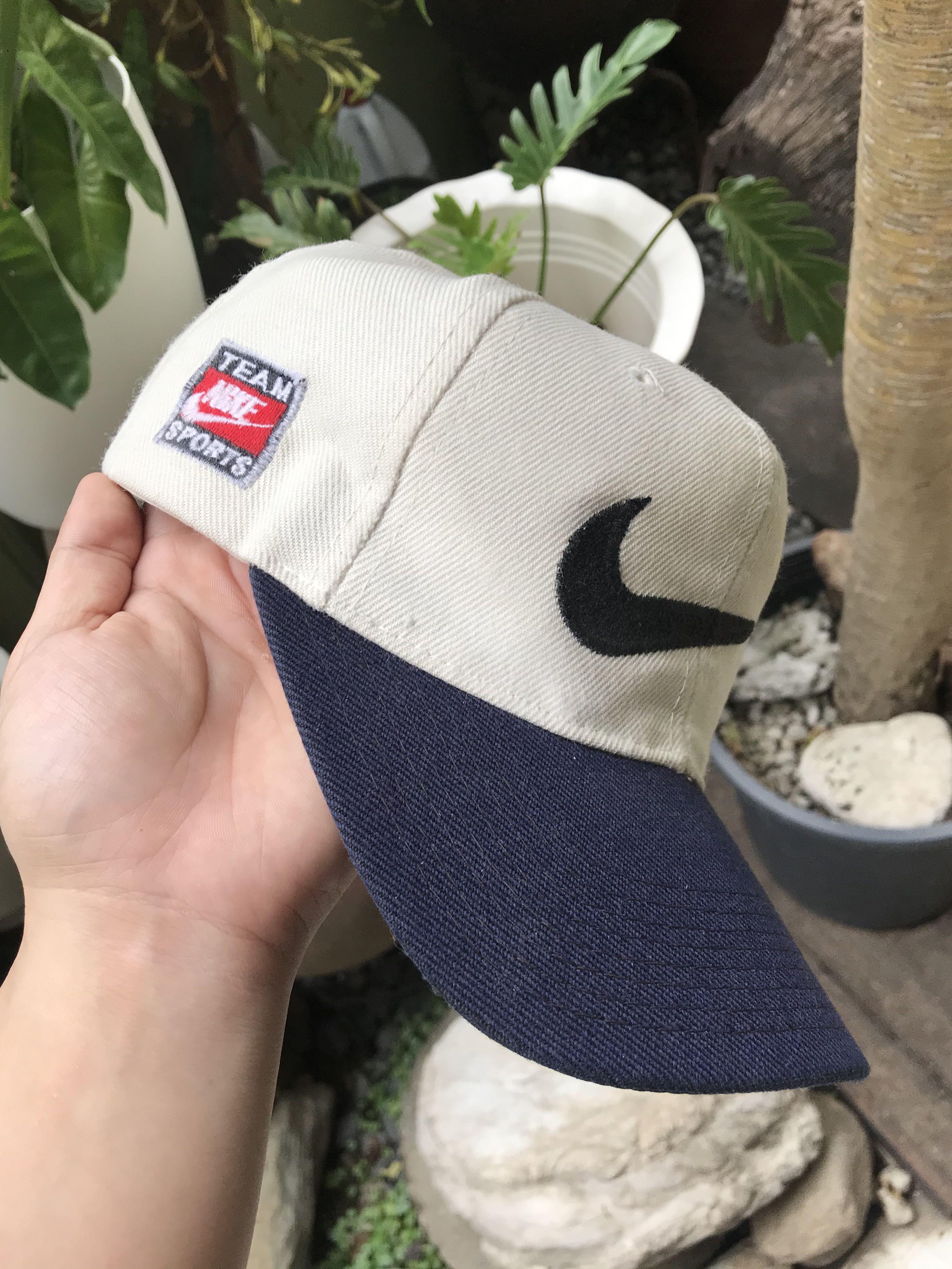 Nike vintage cap, Men's Watches & & Hats on Carousell