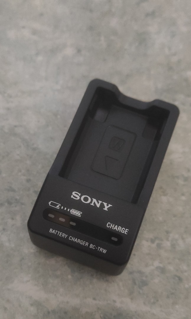 Sony 相機電池充電器BC-TRW NP-FW50, 音響器材, 可攜式音響設備- Carousell