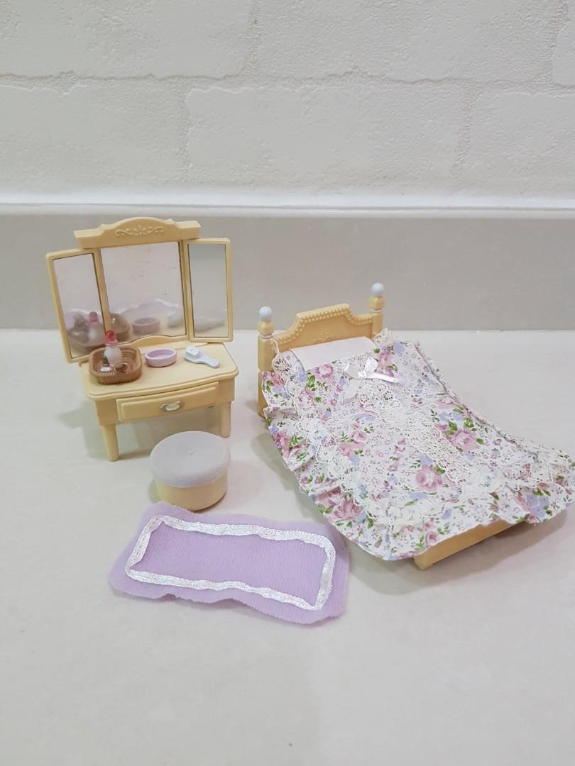 Sylvanian Families Vintage Bedroom Mirror Table Purple Set