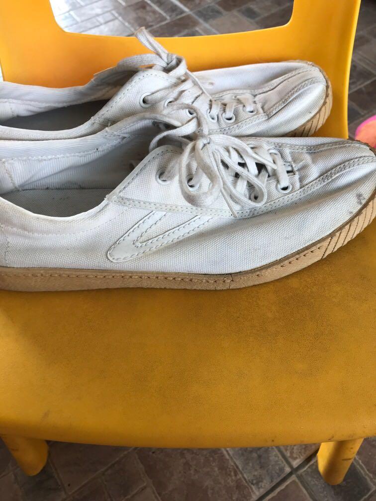Tretorn shoes trinoma store