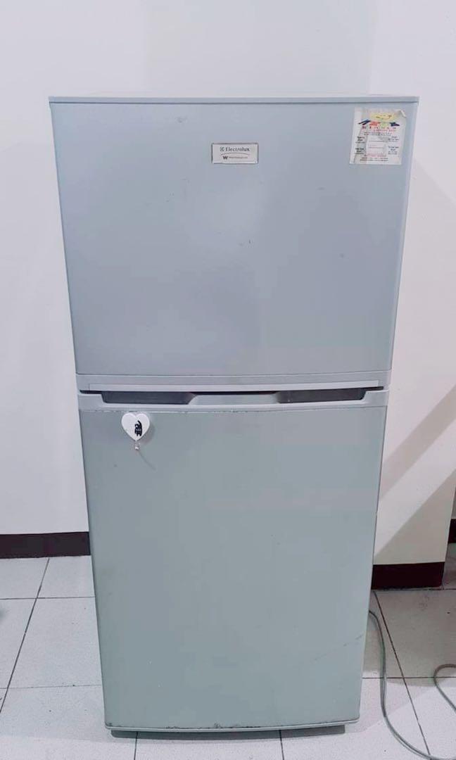 Two Door Top Freezer Refrigerator Tv Home Appliances Kitchen Appliances Refrigerators And Freezers On Carousell