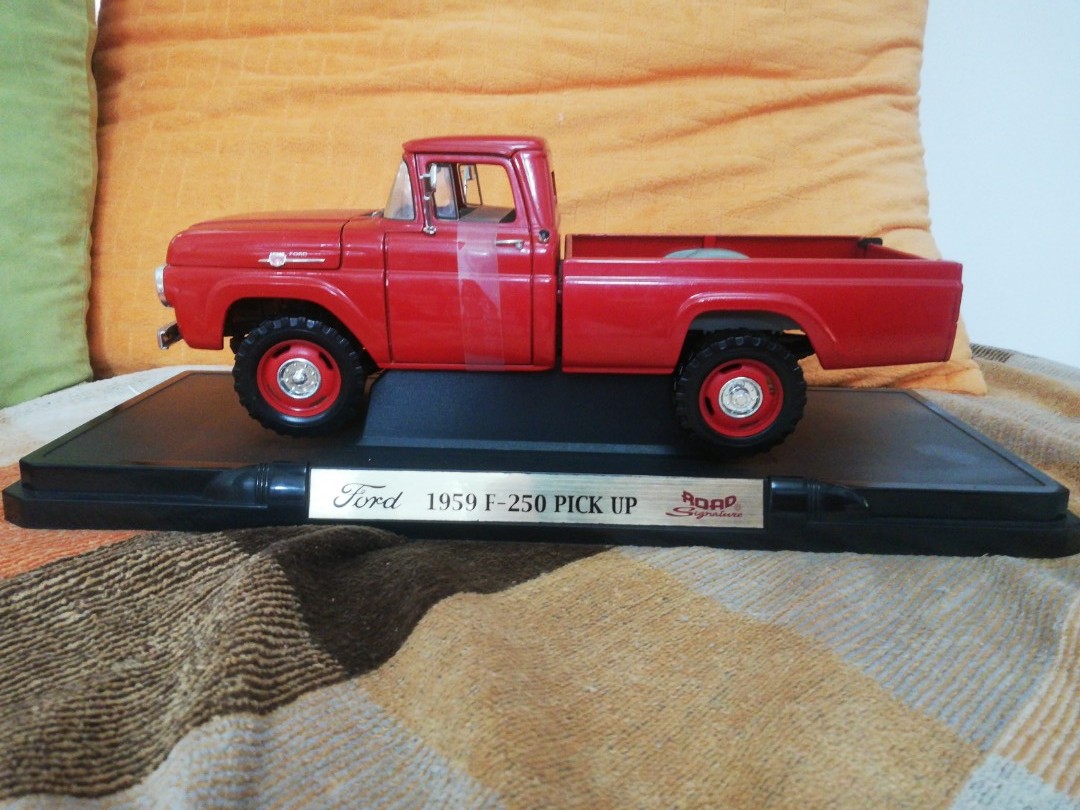 Miniature Ford F250 Pick-up 1959 - Road Signature - 1/18 - Verte - En Boîte