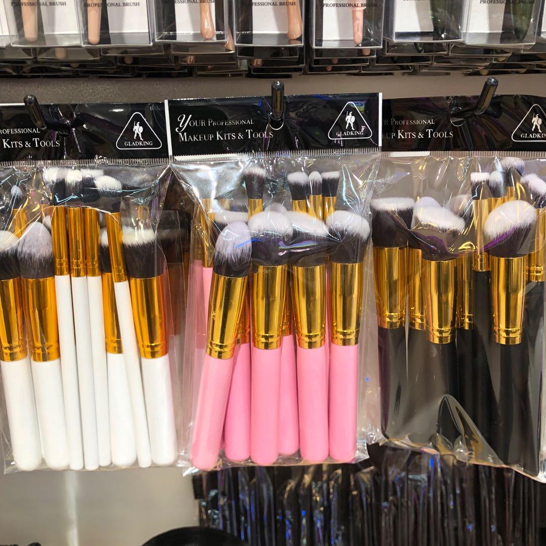 10pcs kabuki brush set (Category: Makeup) located in Paranaque City. Submitted by gladkingphilippines (Listing ID 1075328341, Image 1). Description: .