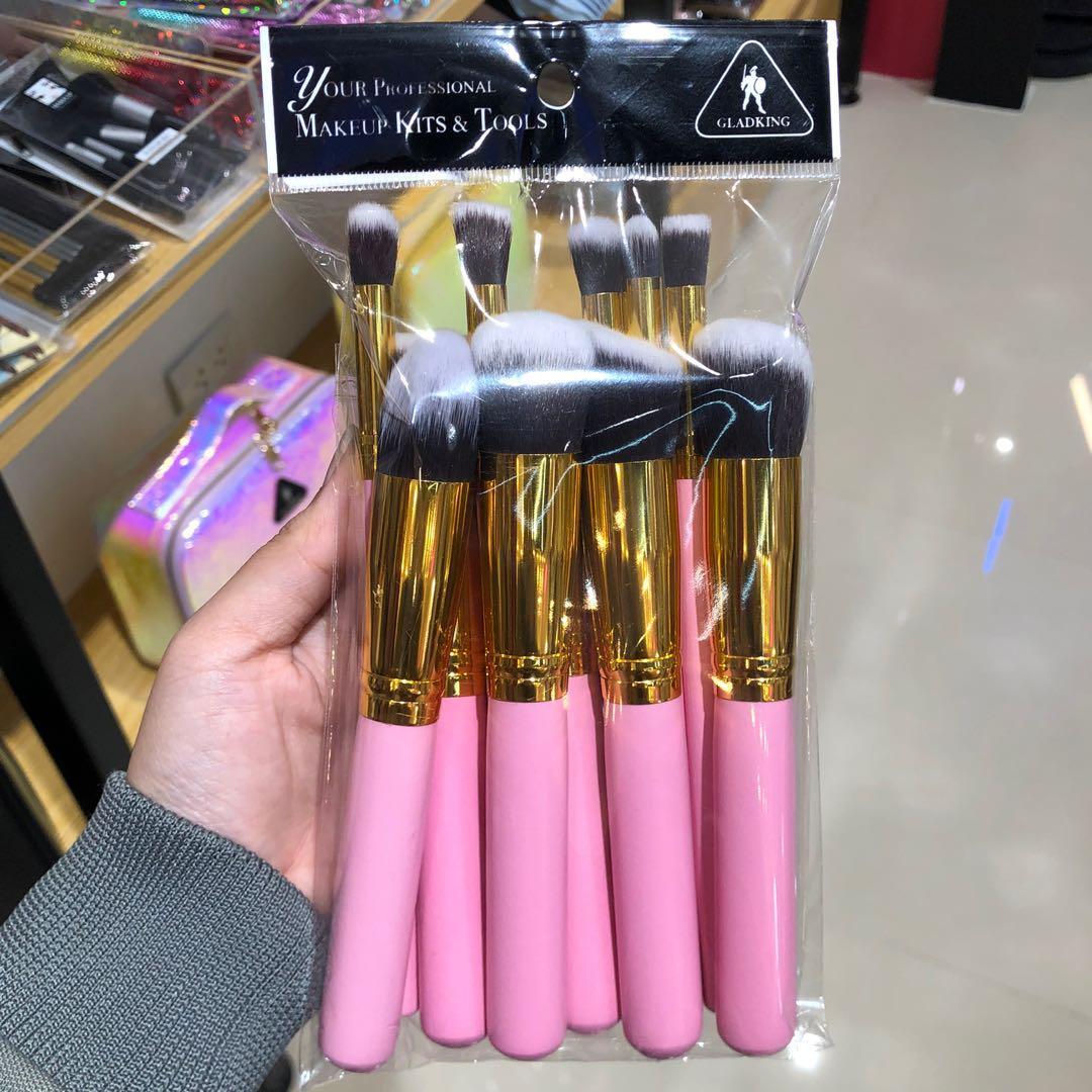 10pcs kabuki brush set (Category: Makeup) located in Paranaque City. Submitted by gladkingphilippines (Listing ID 1075328341, Image 3). Description: .