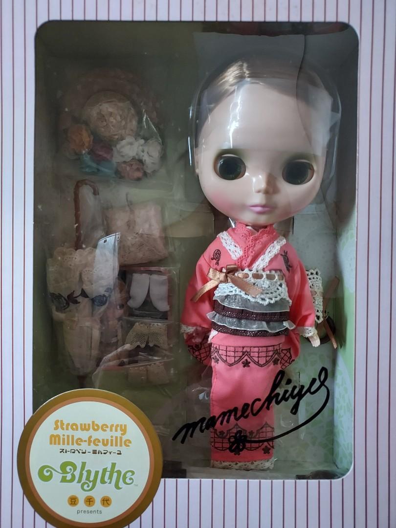 全新日版blythe Strawberry Mille Feuille 連啡盒豆千代 玩具 遊戲類 玩具 Carousell