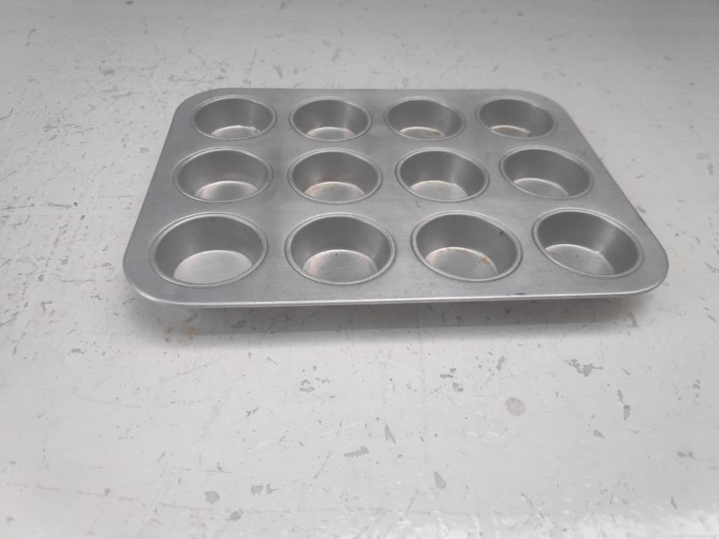 Cookie mould outlet tray