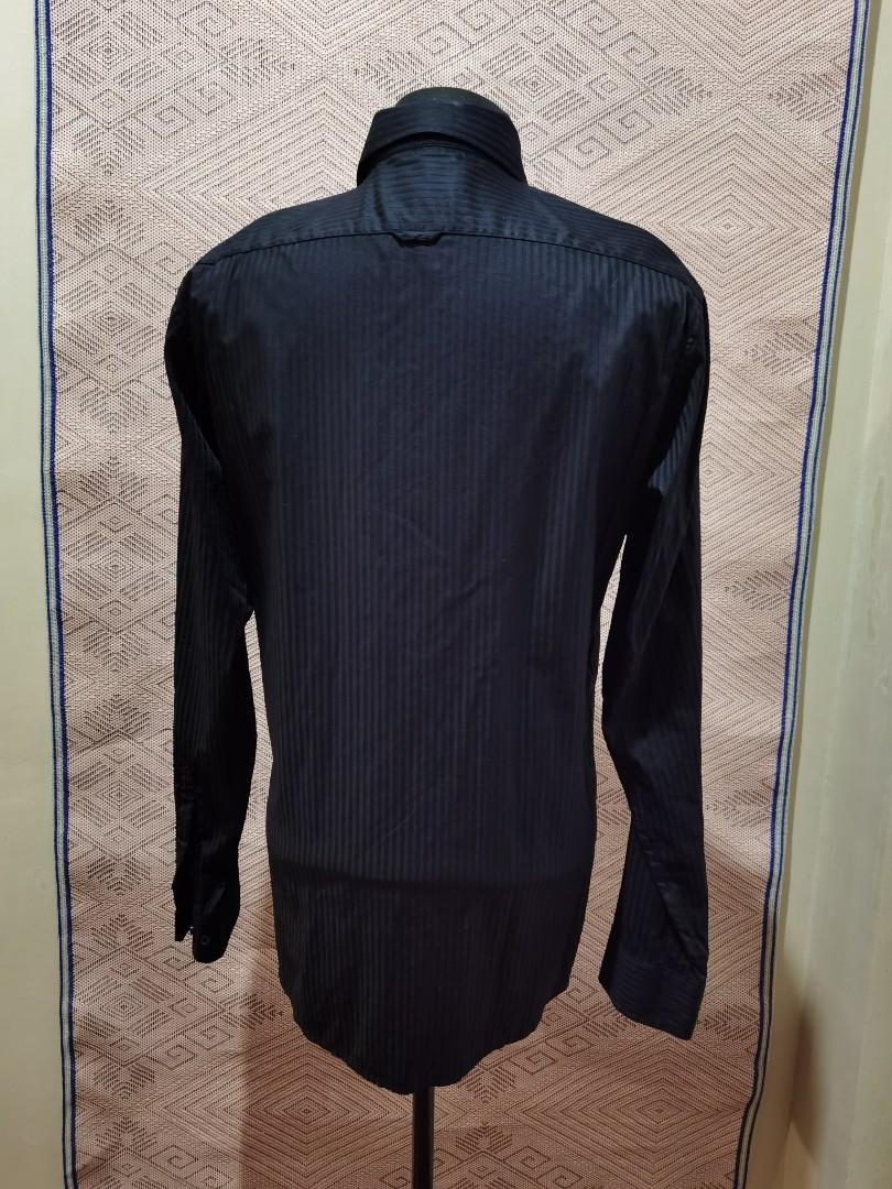 Ben Shernan Black button down (Category: Formal Shirts) located in Quezon City. Submitted by migz.consengco (Listing ID 1075301792, Image 3). Description: New Balance Tech fleece reflector Price 1200 Condition 9.5/10 Size M Dimension Shoulders 18 Armpit 19 Length 26 Modes of payment Bpi GCash Mode of deliver Jrs lbc Lalamove.