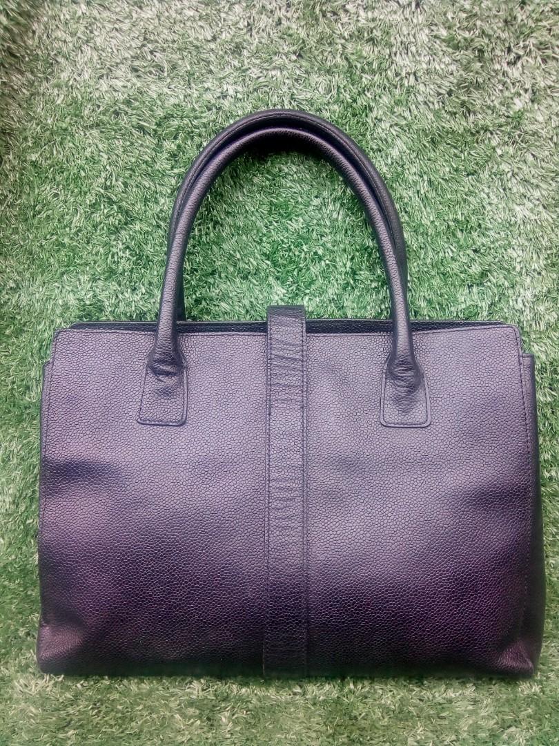 Chanel Coco Mark Tote (Category: Luxury Bags & Wallets) located in Las Pinas. Submitted by mandamendoza (Listing ID 1075330556, Image 3). Description: -well used condition -no code -needa cleaning.