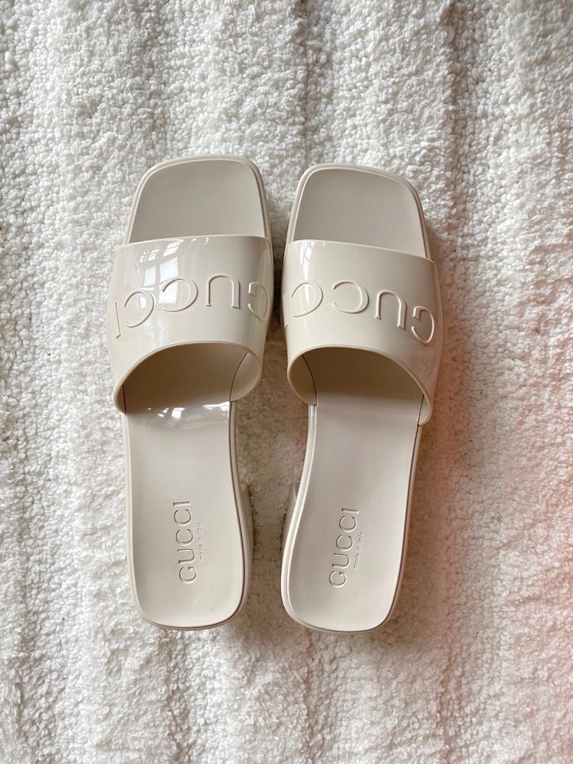 Gucci logo embossed best sale sandals