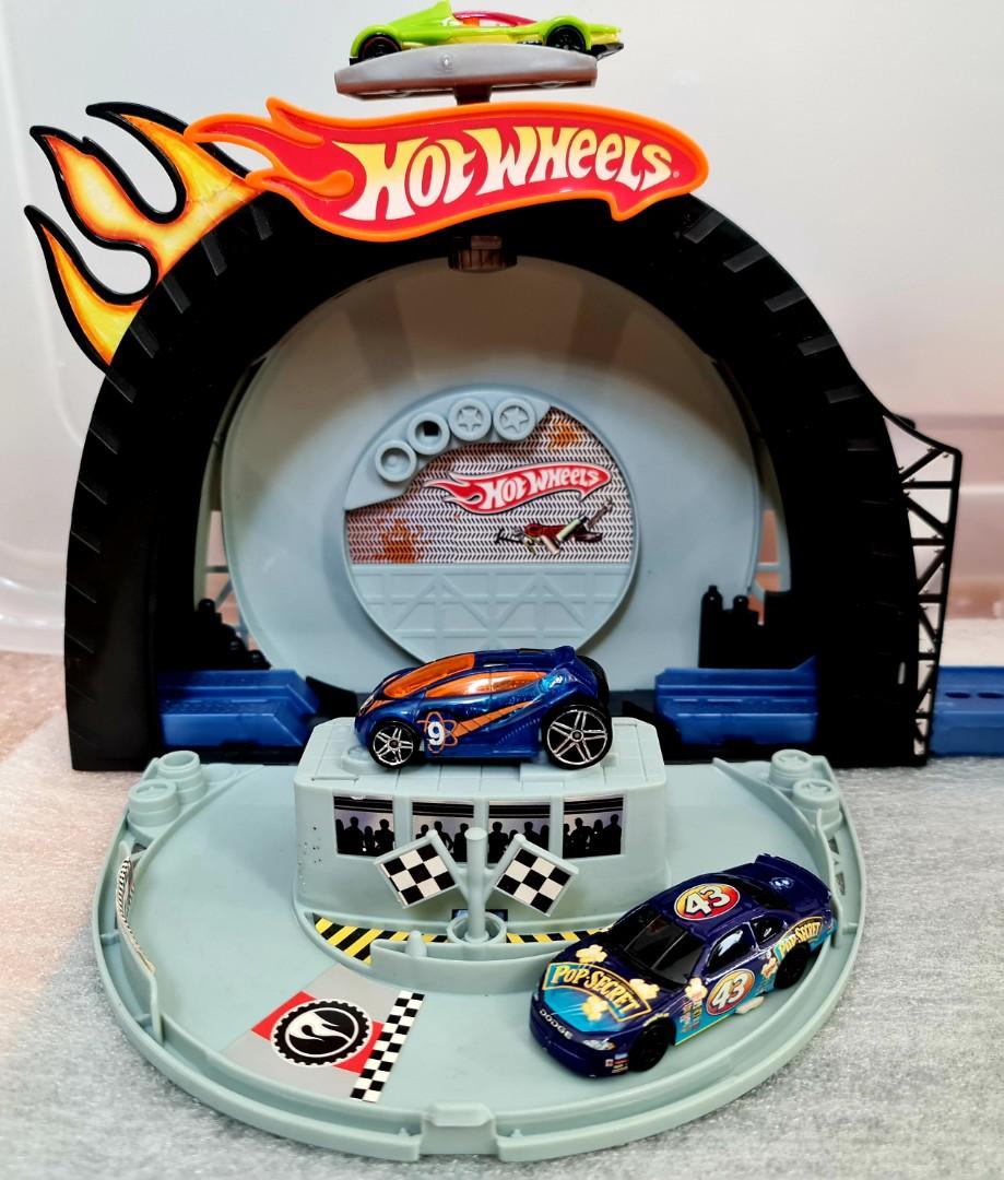 Hot wheels carry case online track