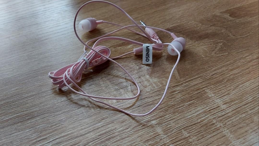 Miniso in-ear headphones pink (Category: Headphones & Headsets) located in Muntinlupa City. Submitted by 7tablespoons (Listing ID 1075272184, Image 2). Description: .