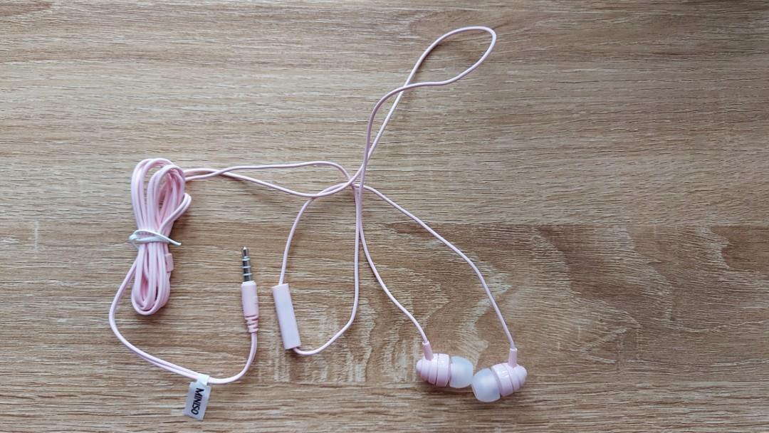 Miniso in-ear headphones pink (Category: Headphones & Headsets) located in Muntinlupa City. Submitted by 7tablespoons (Listing ID 1075272184, Image 1). Description: .