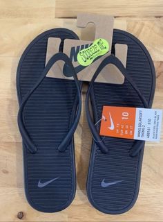 nike flip flops size 9