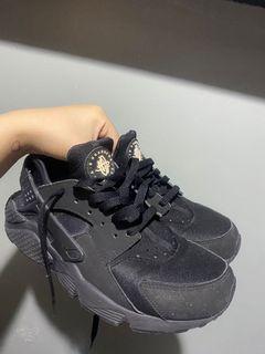 huarache triple black price philippines