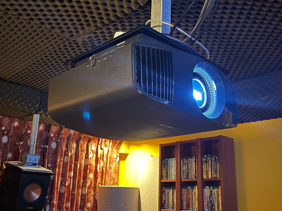 Sony 4K projector VPL-VW570ES (Price 