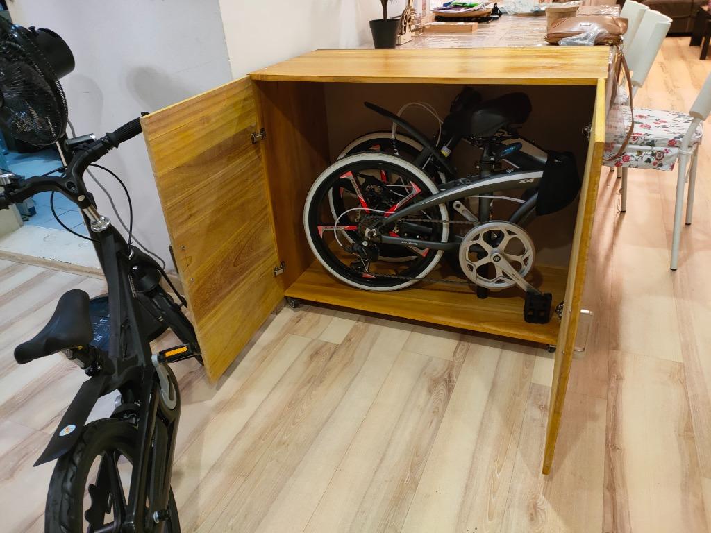 Folding store bike storage