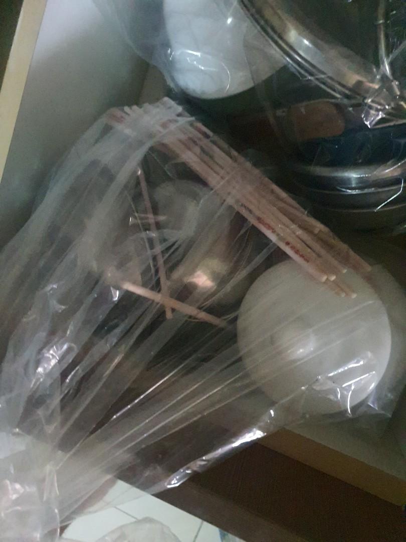 Utensils plato kutsara chopstick atbp. (Category: Spice & Seasoning) located in Manila. Submitted by isellmythings444 (Listing ID 1075292282, Image 3). Description: kunin niyo na po lahat yung mortar and pestle alng hiwalay presyo kasi napakamahal nyan 2k po yan kasi ceramic. luging negosyo lang pang bawi lang..meetup only.