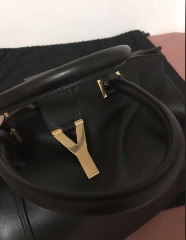 YSL Sac Ligne Y (Medium) (Category: Luxury Bags & Wallets) located in Quezon City. Submitted by kimhailey (Listing ID 1075342128, Image 2). Description: Authentic💯 excellent condtion 9/10 with a little scratch complete set with cards & dustbag RFS: decluttering.