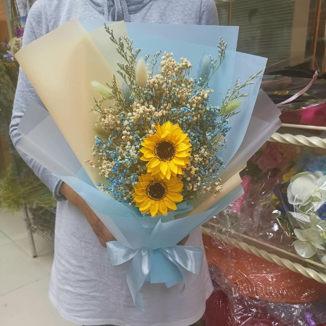 香皂向日葵乾花藍白滿天星畢業花束母親節花束生日花束情人節花束sumflower 網上訂花觀塘花店洗禮花束 興趣及遊戲 手作 自家設計 文具及工藝 香皂向日葵乾花藍白滿天星畢業花束母親節花束生日花束情人節花束sumflower 網上訂花觀塘花店洗禮花束 興趣及遊戲 手作 自家設計 文具及工藝