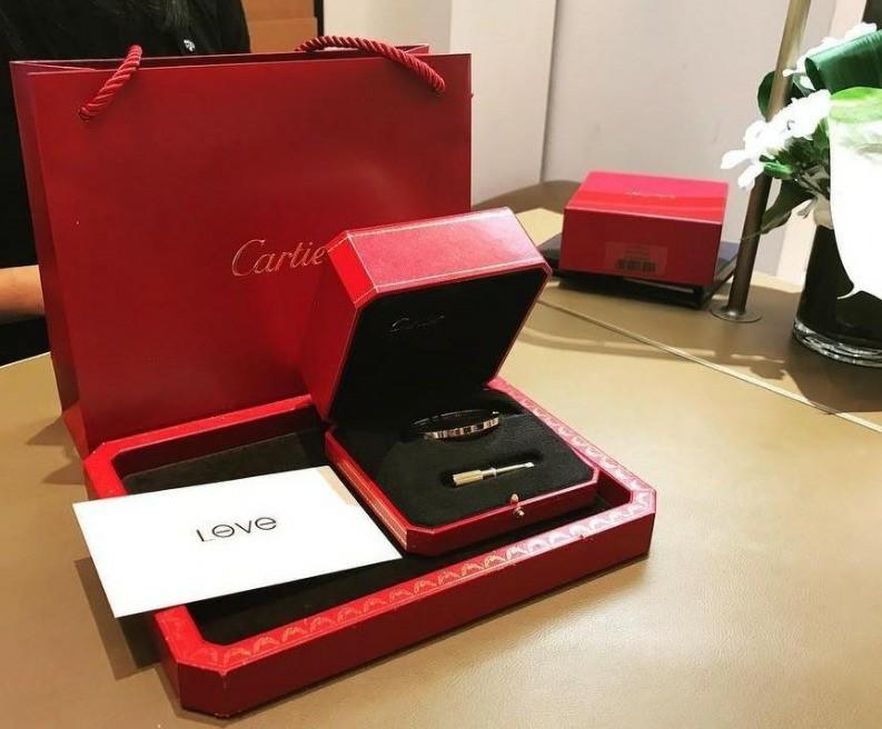 SOLD) Authentic Cartier Love Bracelet SM, Luxury, Accessories on 