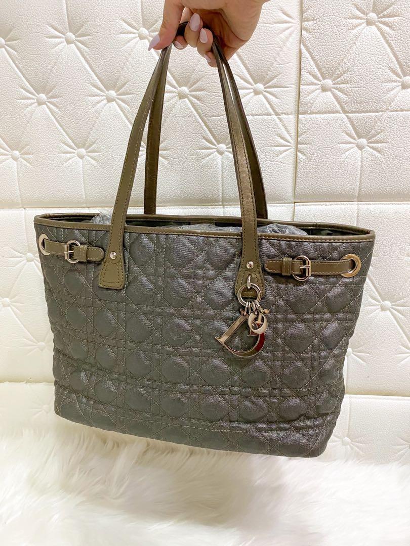 AUTHENTIC Dior Panarea Coated Canvas Cannage Silver / Grey (Category: Luxury Bags & Wallets) located in Quezon City. Submitted by closetofcoco (Listing ID 1075499650, Image 3). Description: GUARANTEED AUTHENTIC PM for inquiries Available for Layaway DISCLAIMER: We are not affiliated or associated with any of the brands featured. All copyrights reserved to the respective original brand holders. .