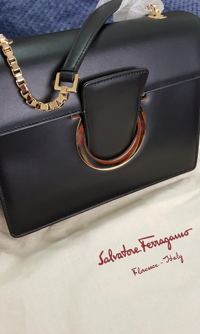 Ferragamo thalia shoulder bag top