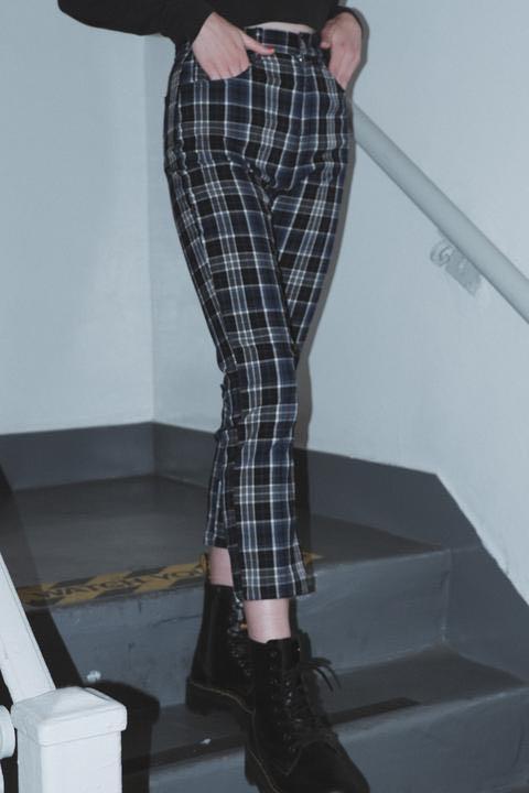 BNWT Brandy Melville plaid jane pants Women s Fashion Bottoms Other Bottoms on Carousell