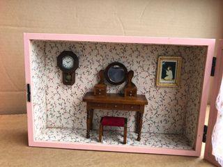 Display box - miniature dressing table set