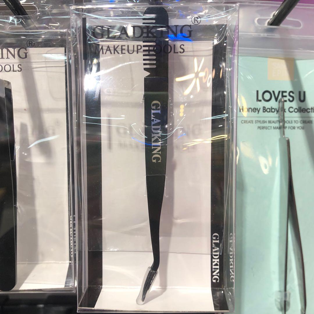 Gladking comb lash applicator (Category: Face Care) located in Mandaluyong City. Submitted by gladkingphilippines (Listing ID 1075552067, Image 2). Description: .