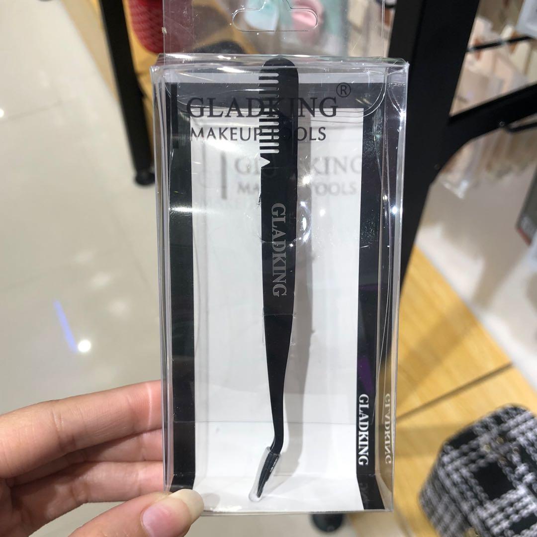 Gladking comb lash applicator (Category: Face Care) located in Mandaluyong City. Submitted by gladkingphilippines (Listing ID 1075552067, Image 1). Description: .