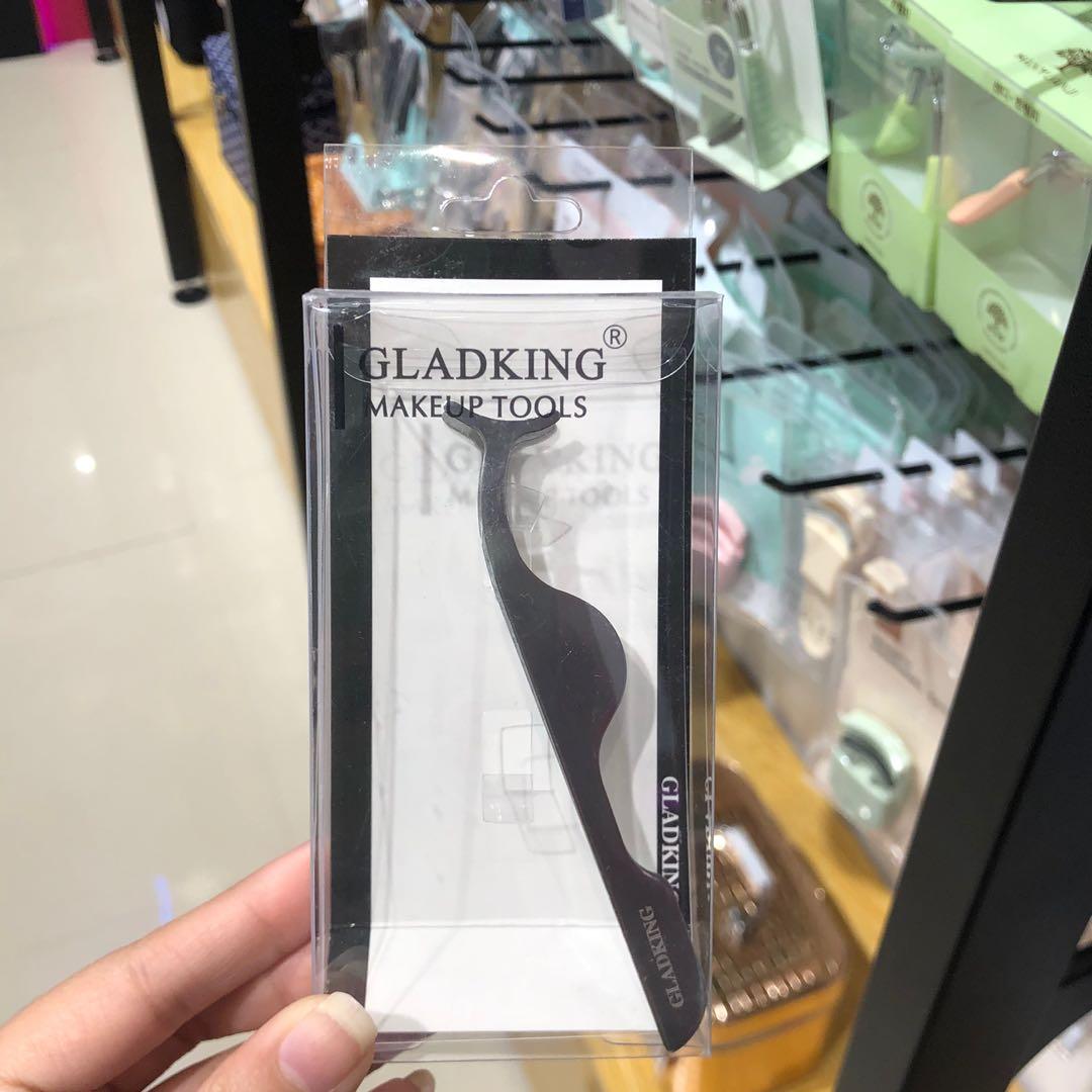 Gladking lash applicator (sil/blk/gold) (Category: Face Care) located in Paranaque City. Submitted by gladkingphilippines (Listing ID 1075551224, Image 2). Description: .