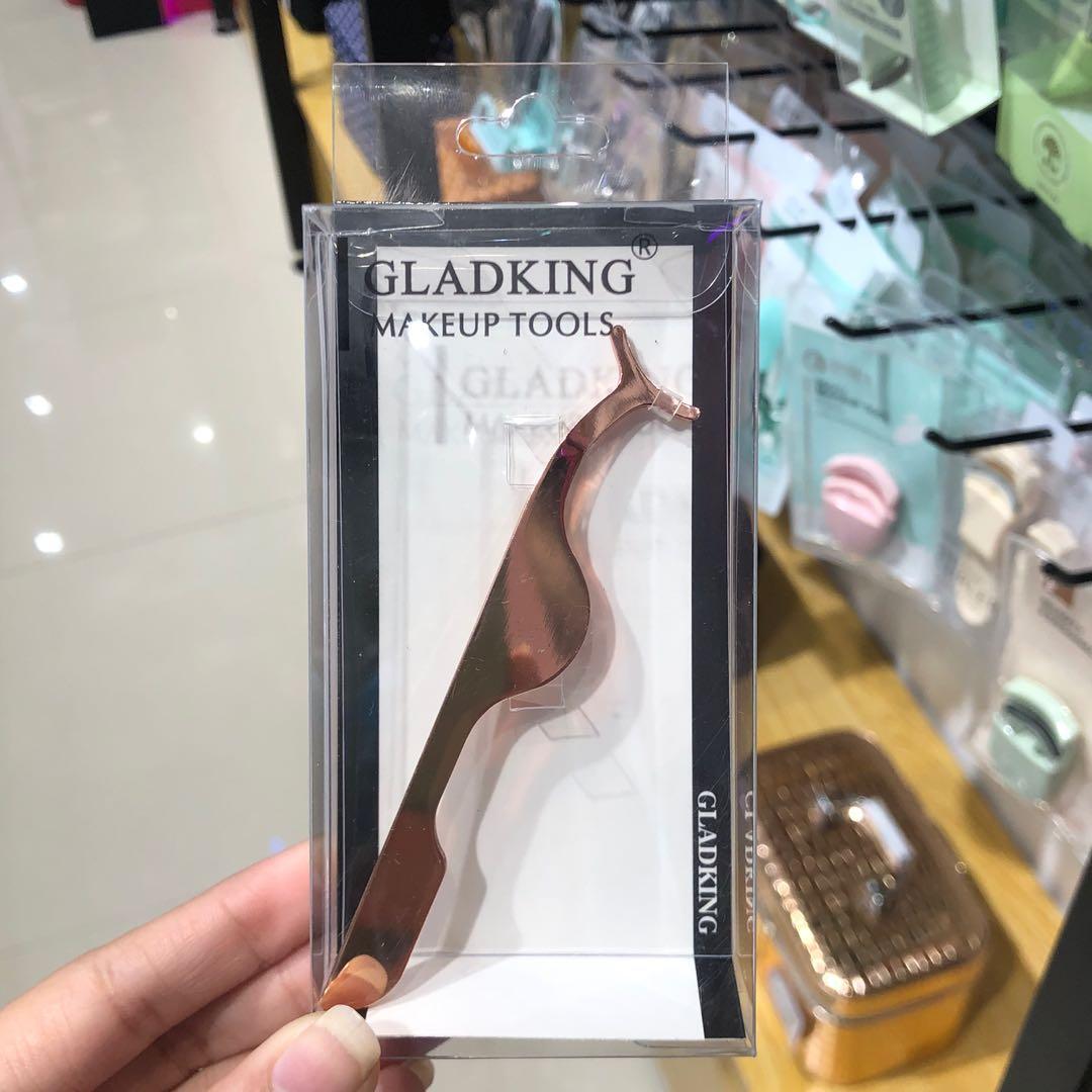 Gladking lash applicator (sil/blk/gold) (Category: Face Care) located in Paranaque City. Submitted by gladkingphilippines (Listing ID 1075551224, Image 3). Description: .