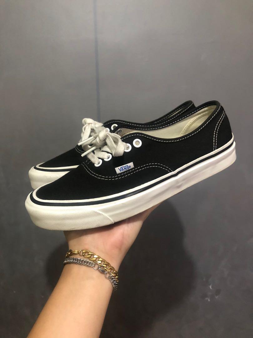 Style 44 vans store
