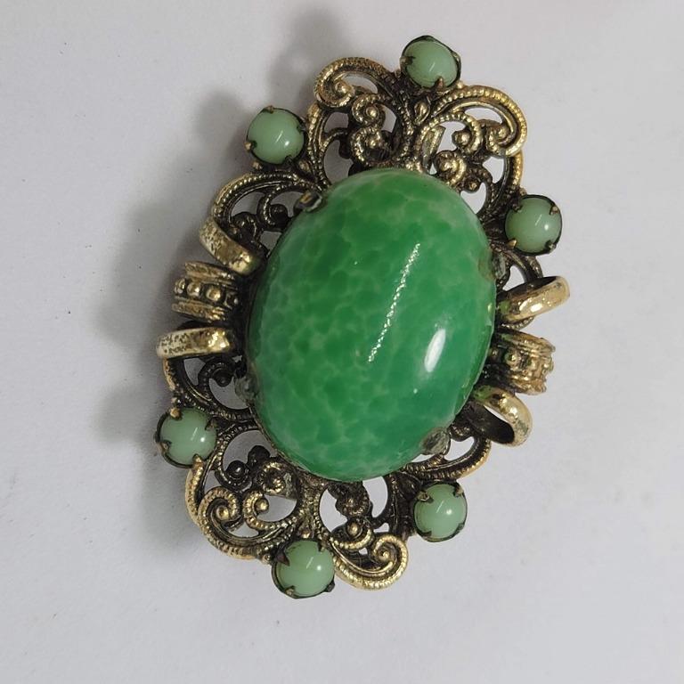 Vintage jade new arrivals brooch