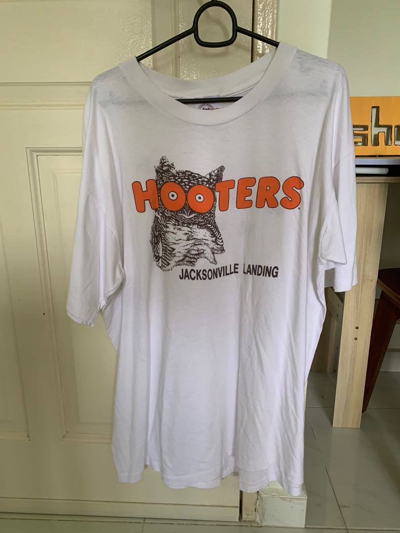 vintage hooters t shirt, Men's Fashion 