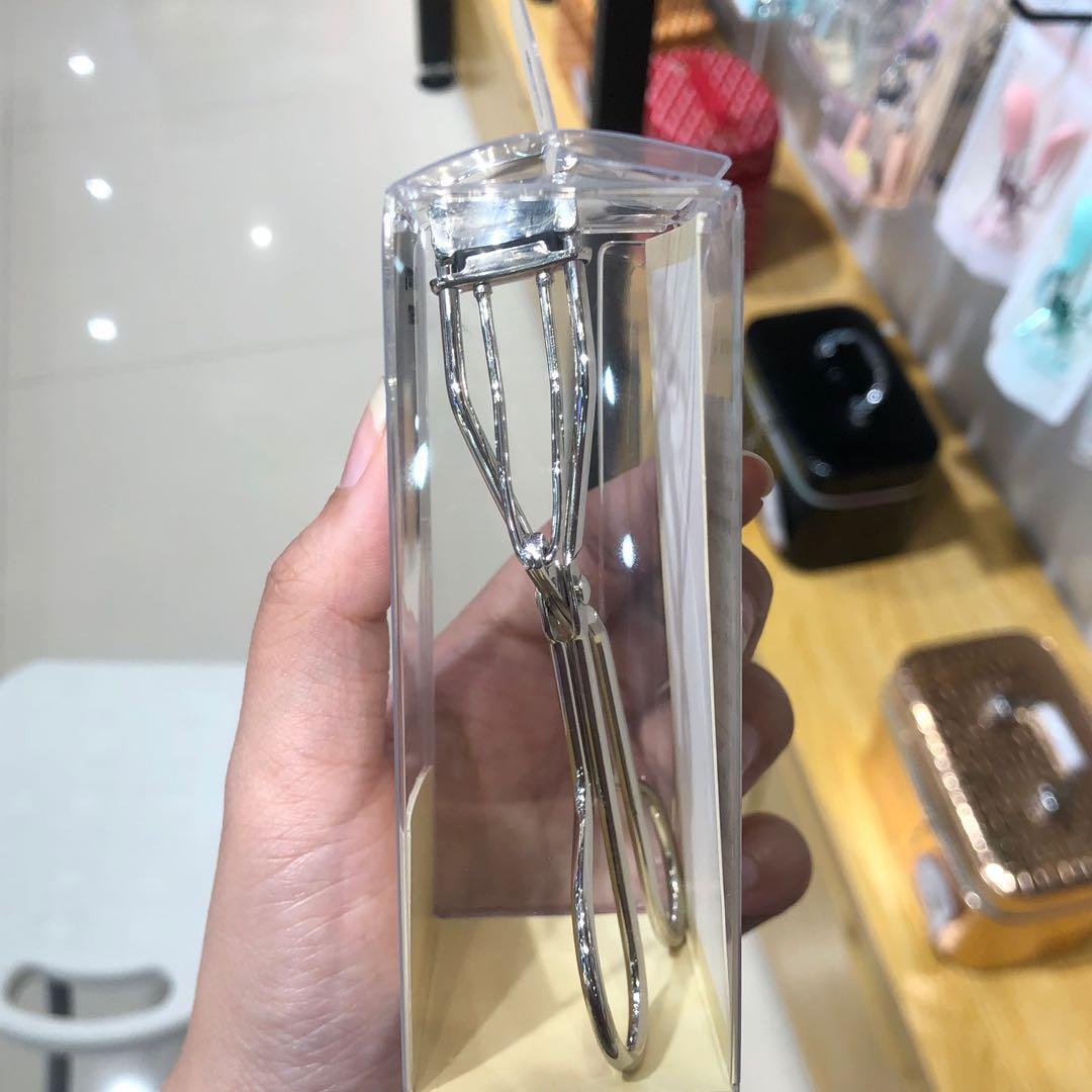 YP-681 eye curler (Category: Makeup) located in Paranaque City. Submitted by gladkingphilippines (Listing ID 1075548292, Image 3). Description: .