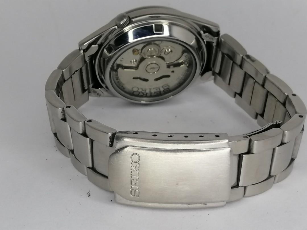Authentic SEIKO MILITARY watch (Category: Men's Watches) located in Manila. Submitted by deejaymoh (Listing ID 1075699946, Image 3). Description: Authentic SEIKO Military watch Automatic movement Day and date Unique blue dial Luminous hands and indexes Accurate time keeping.