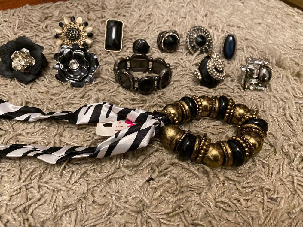 Black onyx collection jewelries (Category: Rings) located in Manila. Submitted by foxydivas (Listing ID 1075806495, Image 2). Description: Brand new rings and bracelets Black onyx collection Made in italy High qualitySUPER SALE!!!! Original prices are 2800 up.