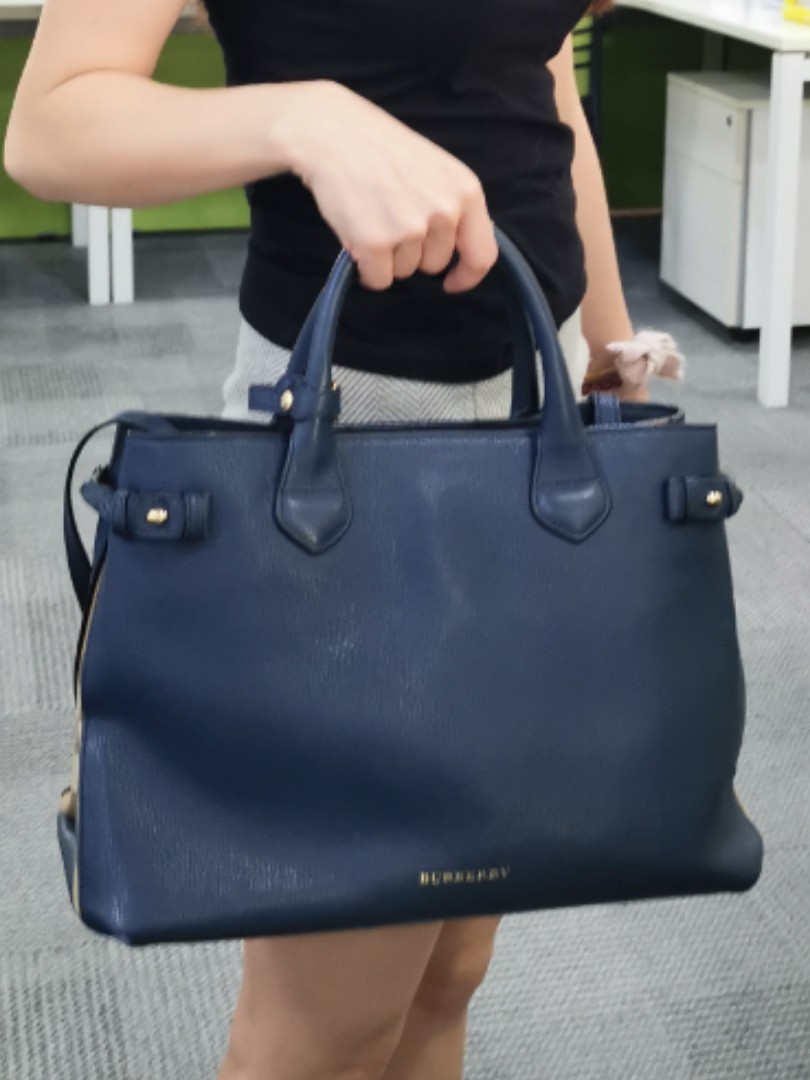 Burberry Ink Blue Leather Medium Banner Tote Shoulder Bag B252, Luxury, Bags  & Wallets on Carousell