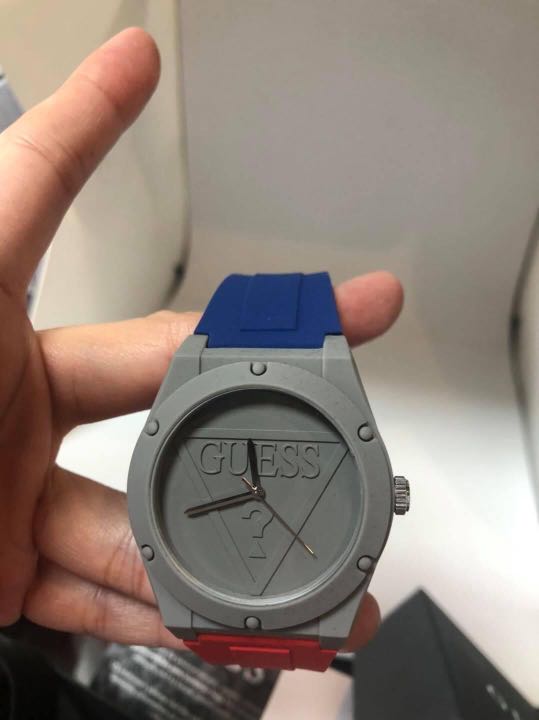 guess red watch