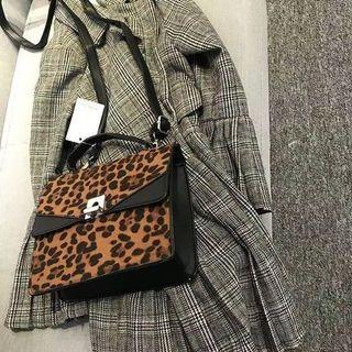 Net price yaaa harga web resmi 19.99 Euro( setara IDR 399RIBU)  Tas selempang  Original Branded