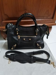 (Category: ) located in . Submitted by prettyshoes (Listing ID 1075871381, Image 1). Description: .