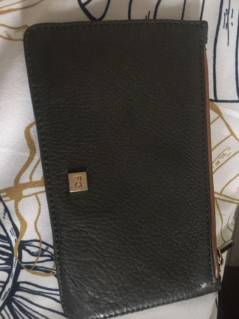 Leather pouch (Category: Purses & Pouches) located in Bacoor. Submitted by katykit (Listing ID 1075773590, Image 1). Description: Seller s Favorite leather pouch. .