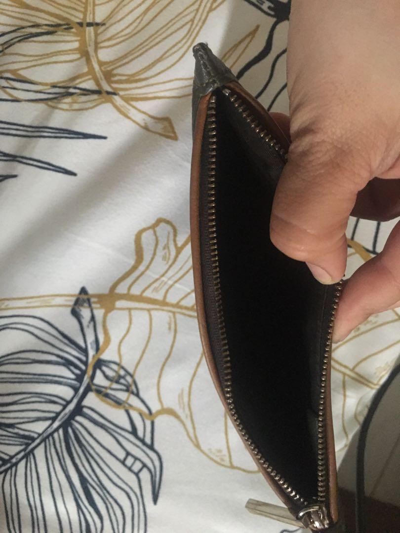 Leather pouch (Category: Purses & Pouches) located in Bacoor. Submitted by katykit (Listing ID 1075773590, Image 3). Description: Seller s Favorite leather pouch. .